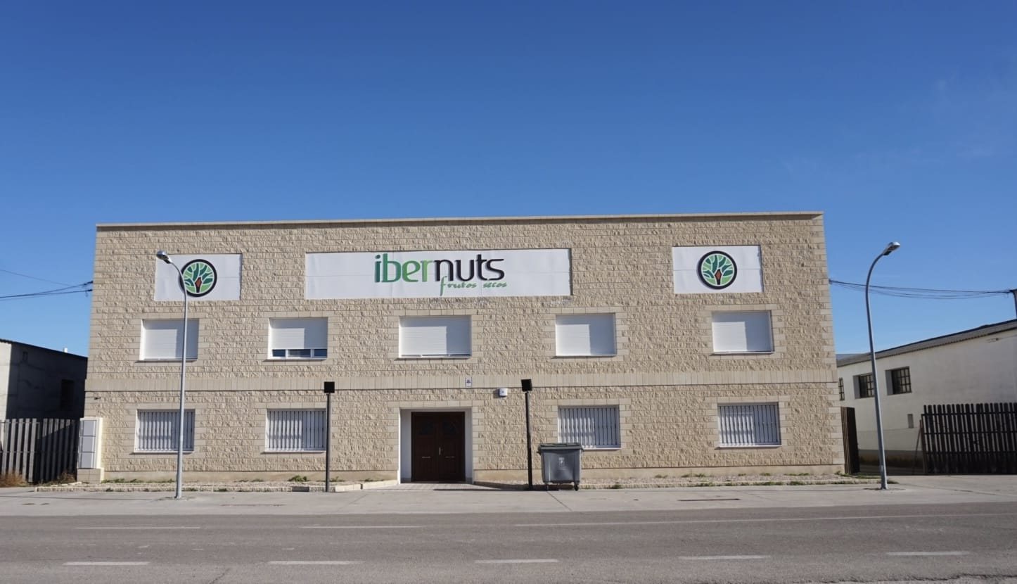 Fachada de las instalaciones de Ibernuts en Pedrajas de San Esteban